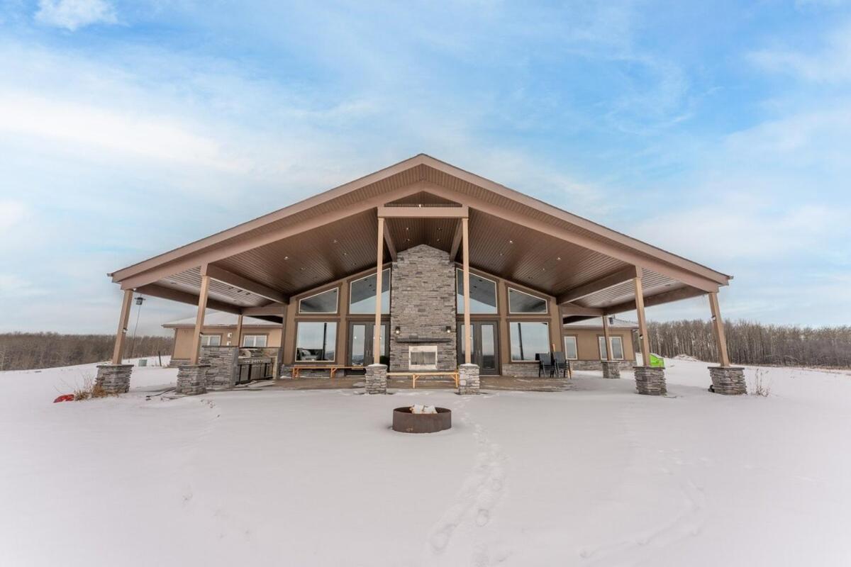 Luxurious Modern 11-Bed Home Private 136 Acres Spruce Grove Exterior photo