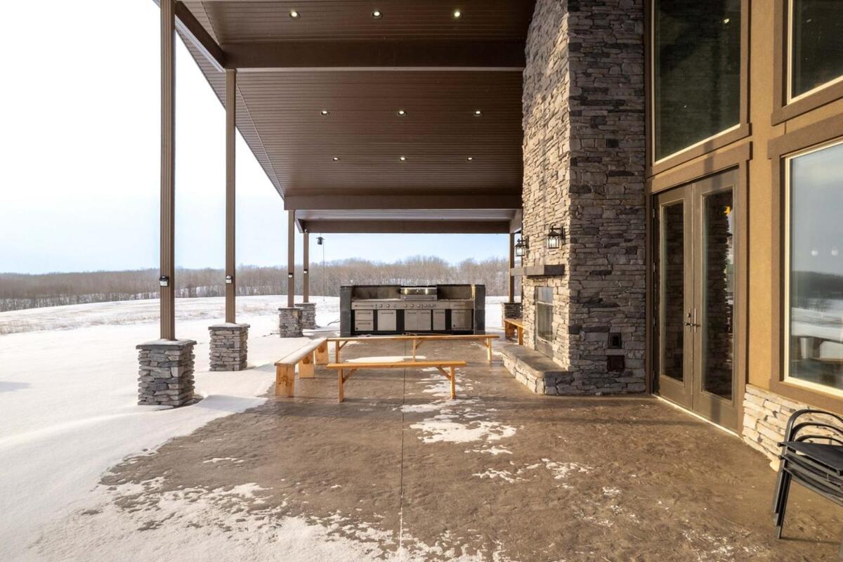 Luxurious Modern 11-Bed Home Private 136 Acres Spruce Grove Exterior photo